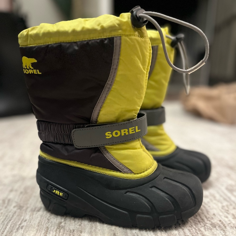 Boys Sorel Black and Yellow Snow Boots (Size 1)